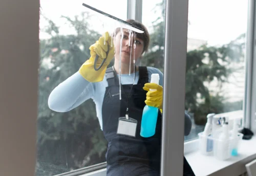 Nettoyage de vitres intérieures et extérieures à Verson